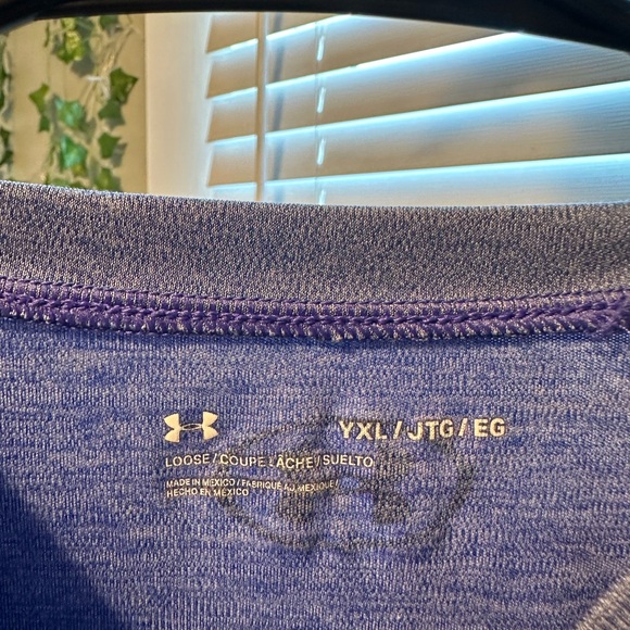 Under Armour youth tshirt, size XL - Picture 3 of 4